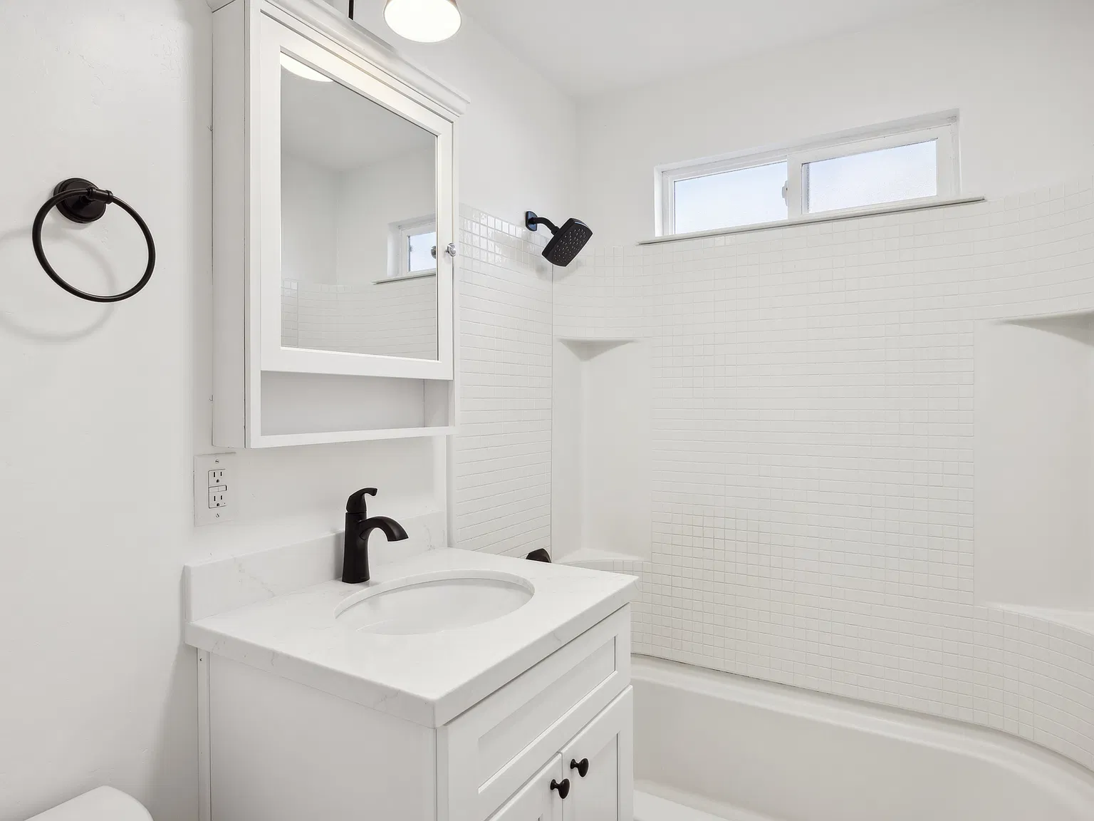 2 bed, 832 sqft, $3,000 — Photo 4
