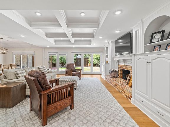 5th image of 9608 Uxbridge Ave