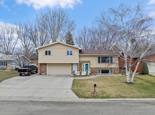 1715 12th St SW, Minot, ND 58701