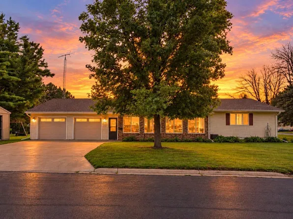 211 4th Ave NW, Blooming Prairie, MN 55917