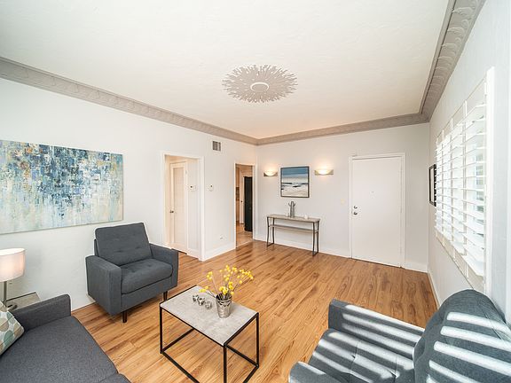 2nd image of 844 Jefferson Ave APT 1