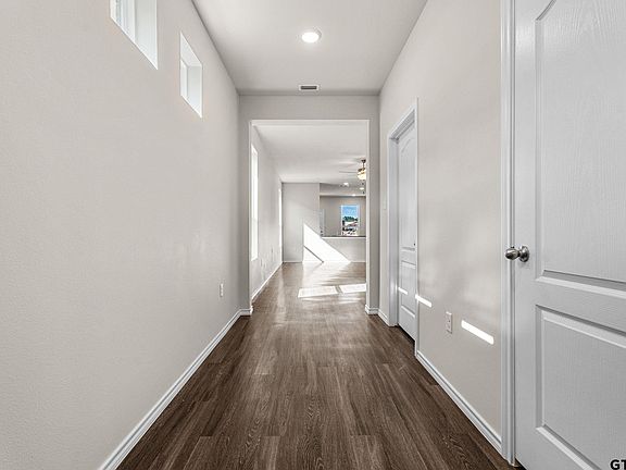 3rd image of 137 Blue Bird Ln