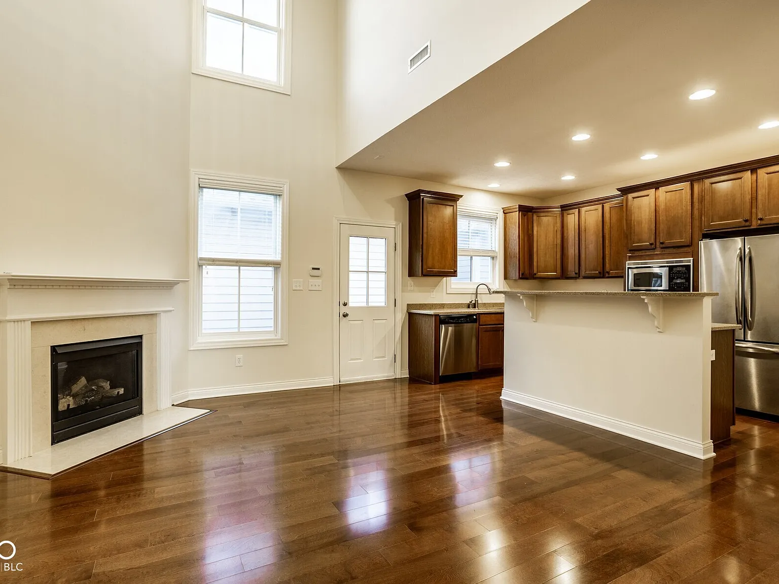 3 bed, 2.5 bath, 2014 sqft, $2,750 — Photo 4