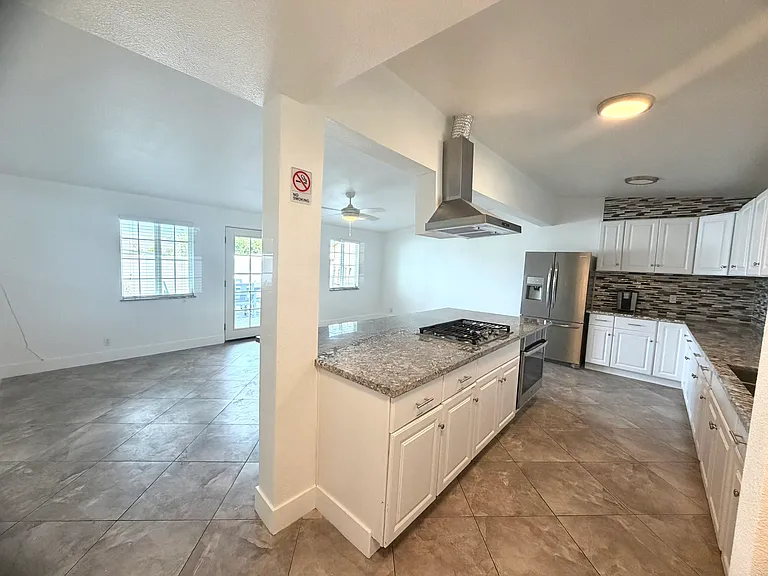 700 N 22nd St — Photo 11