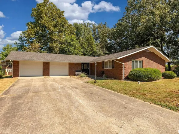 30 Red Bud Rd, Harrisburg, IL 62946