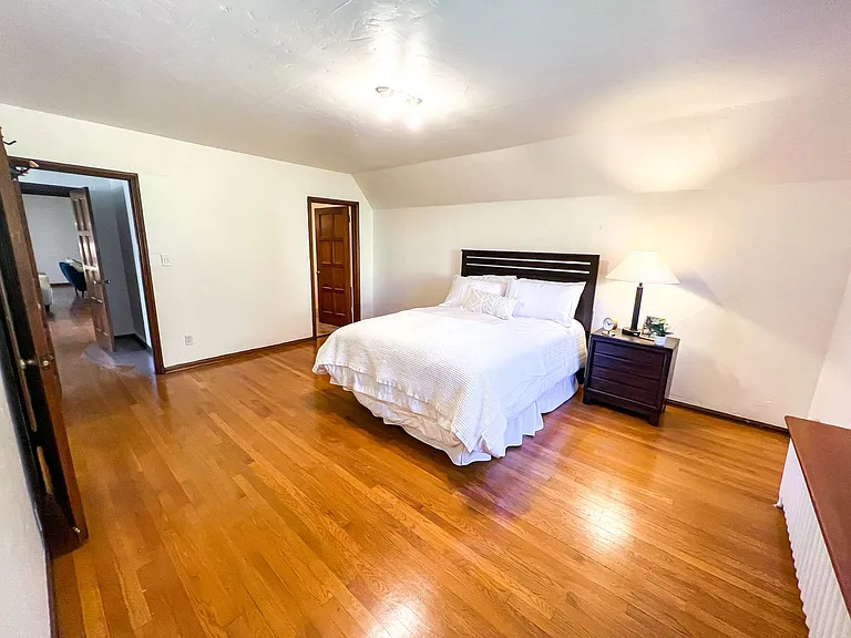 Ten-O-Five Anhalt Apartments — Photo 20