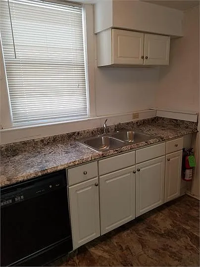 W 25th St 810 — Photo 2