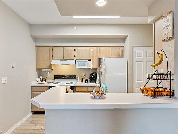 5th image of 4620 Saint Croix Lane #928