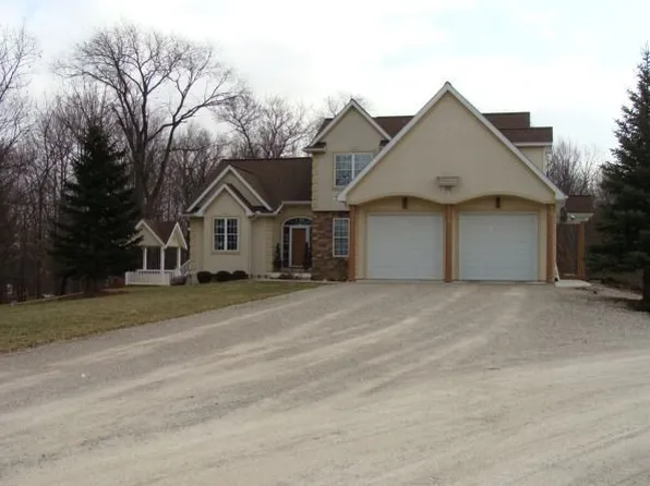 6695 Slawski Dr, Fowlerville, MI 48836