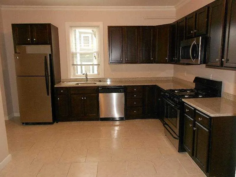 3 bed, 1.5 bath, $3,250 — Photo 2