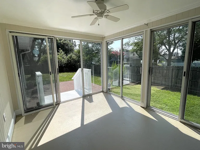 206 Willis Ave — Photo 6