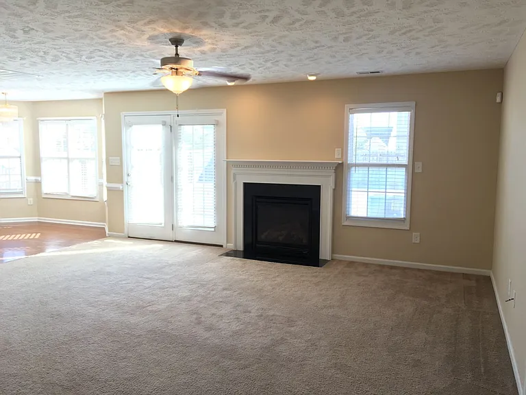 241 Collinwood Dr — Photo 8