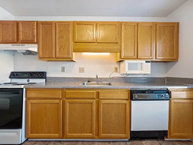 Foxridge Apartment Homes — Photo 121