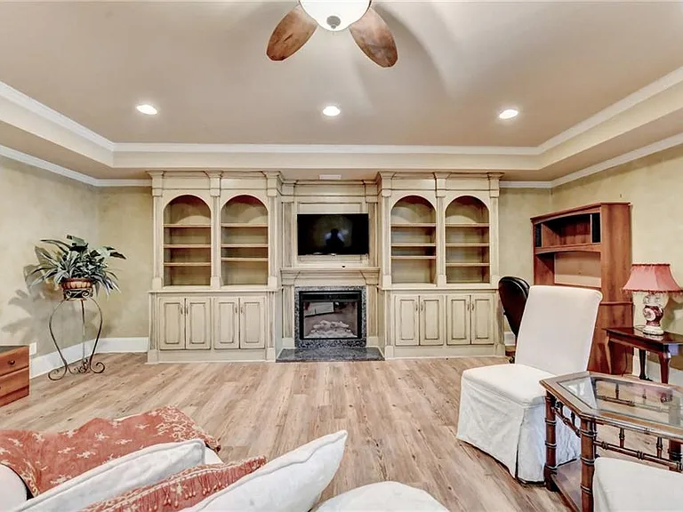 8910 Pinehurst Cv — Photo 79