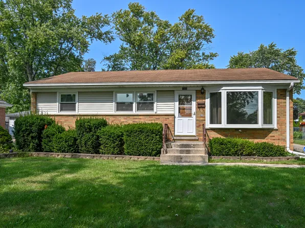 1502 W Palm Dr, Mount Prospect, IL 60056