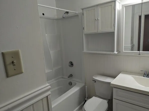 180 Main St APT E124, Bridgewater, MA 02324