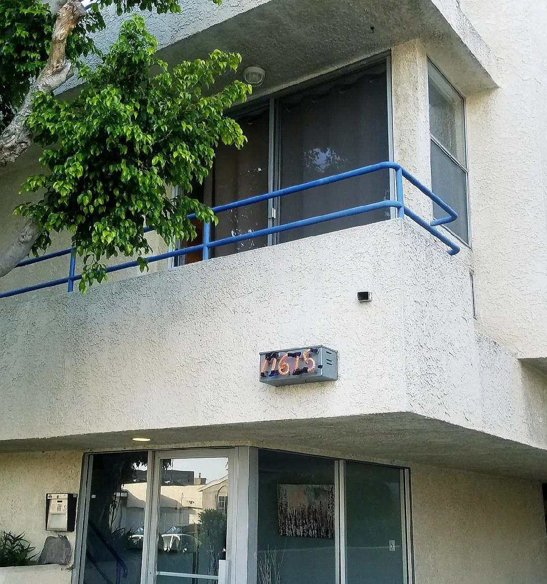 2 bed, 850 sqft, $2,600 — Photo 1