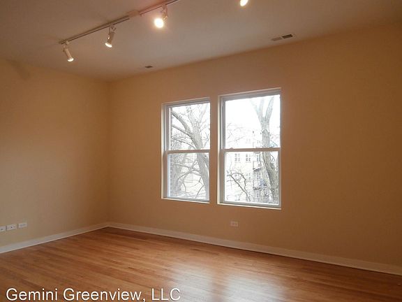 3rd image of 6971-75 N Greenview Ave APT 3S