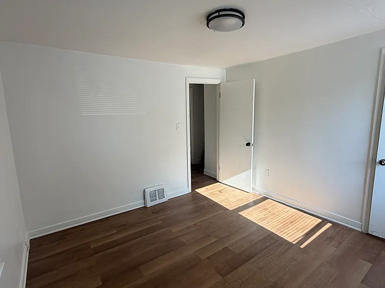 5041 Jefferson St #5041 — Photo 9