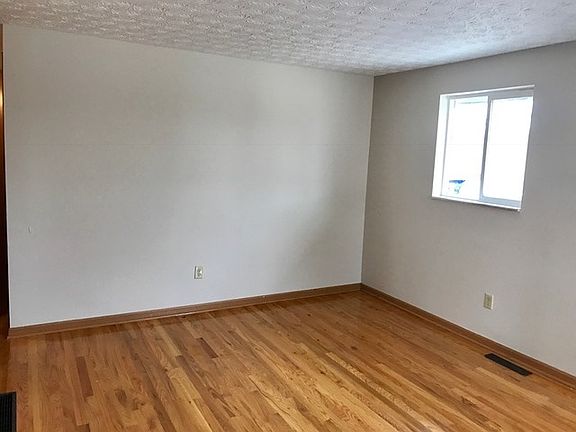 3rd image of 6187 Ambleside Dr