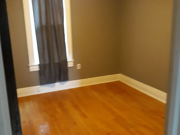 4th image of 402 Carrie St