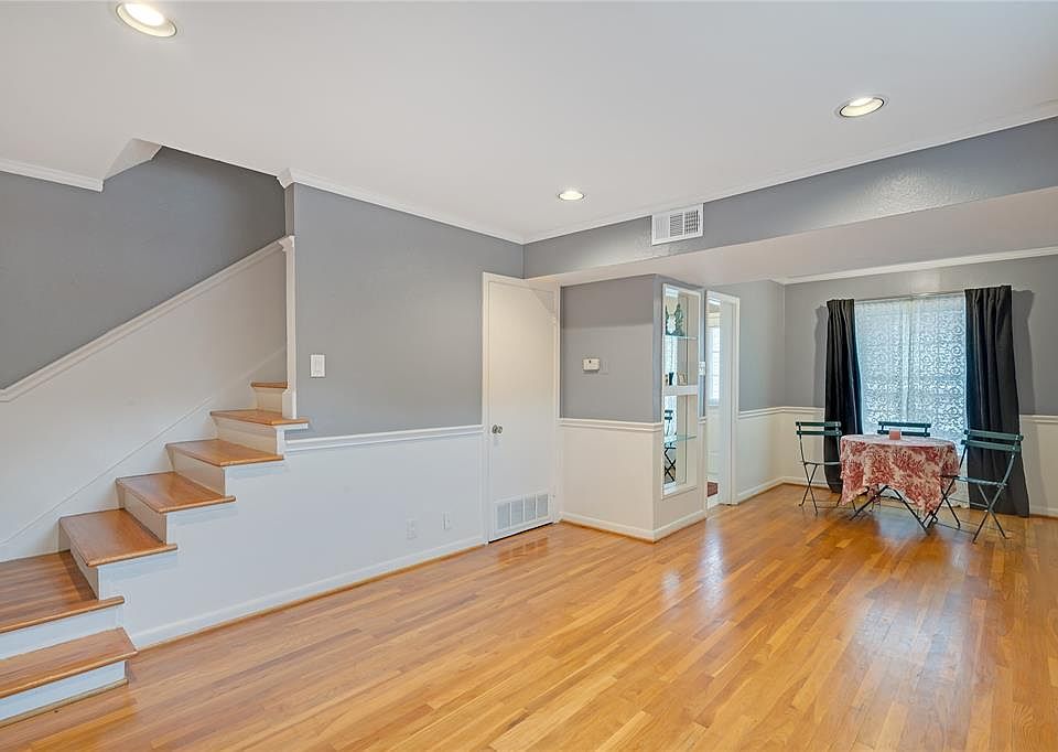1st image of 4704 Abbott Ave APT 111