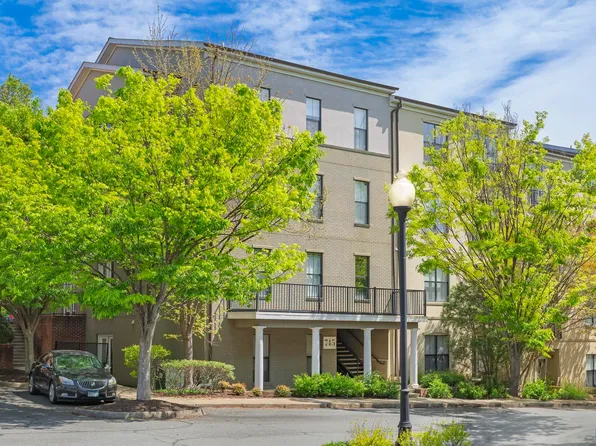 745 Walker Sq APT 3B, Charlottesville, VA 22903