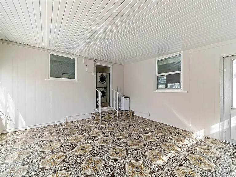 348 W Spazier Ave — Photo 17