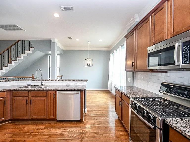 2222 Hilshire Lake Dr — Photo 15