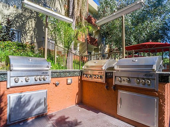 Gas Grills and Barbeque Lounge