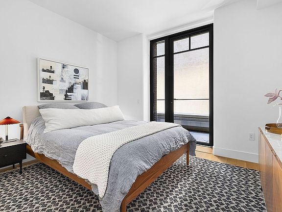 4th image of 110 Charlton St APT 5G