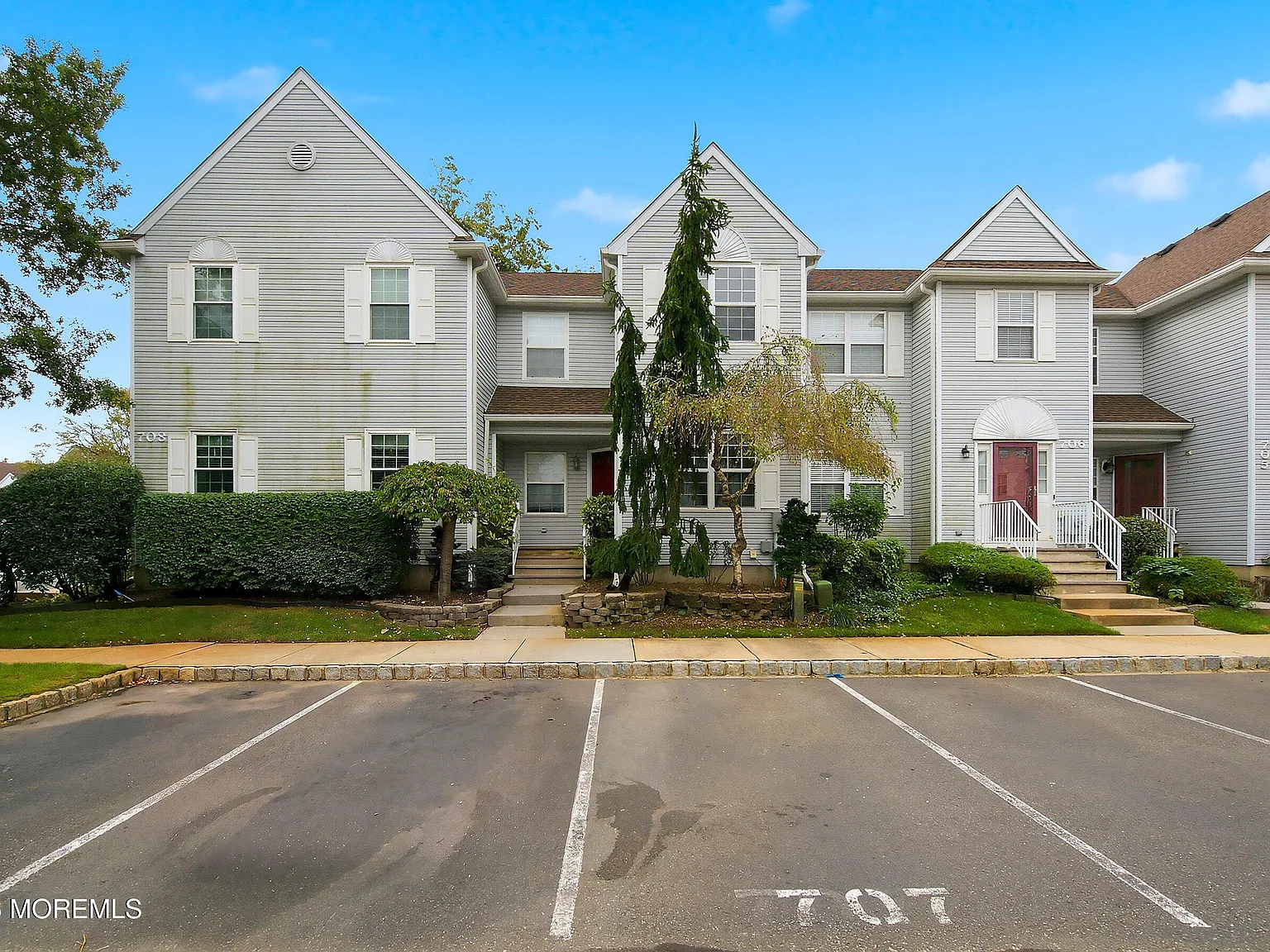 3 bed, 2.5 bath, 1410 sqft, $3,200 — Photo 1