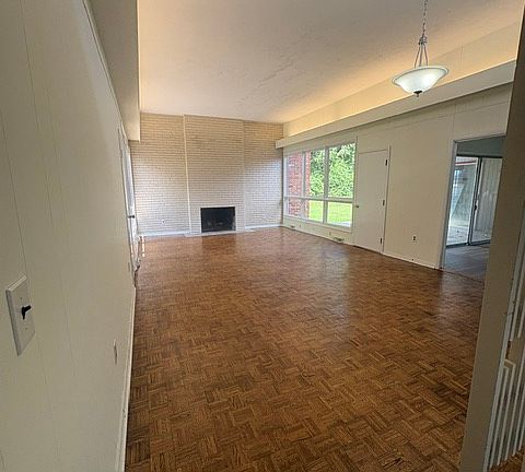 4th image of 2406 Browns Mill Rd