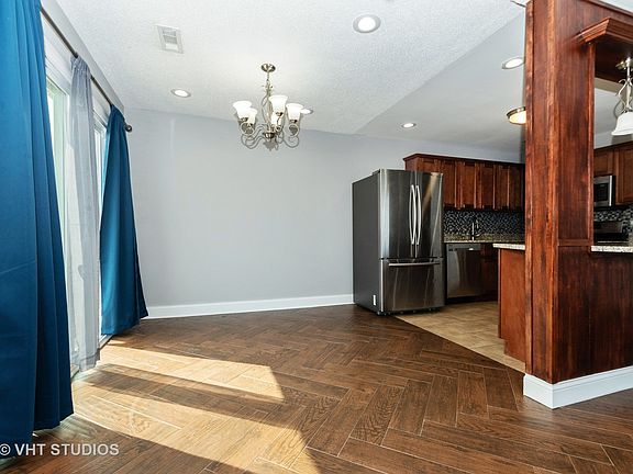 5th image of 16226 Apple Ln APT 3