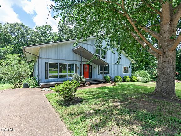 2nd image of 300 Sherwood Pl