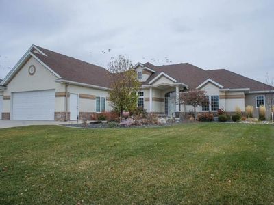 4490 Woodhaven Dr S, Fargo, ND, 58104