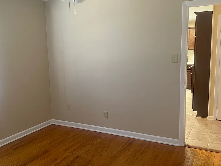 224 E Lee Ave — Photo 11