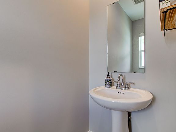 4th image of 821 Scarsdale Ln