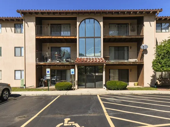 21W581 North Ave APT 71, Lombard, IL 60148