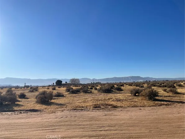 2 Candlewood Rd, Apple Valley, CA 92307
