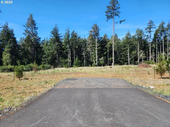 Hubbard Ln, Pt Orford, OR 97465