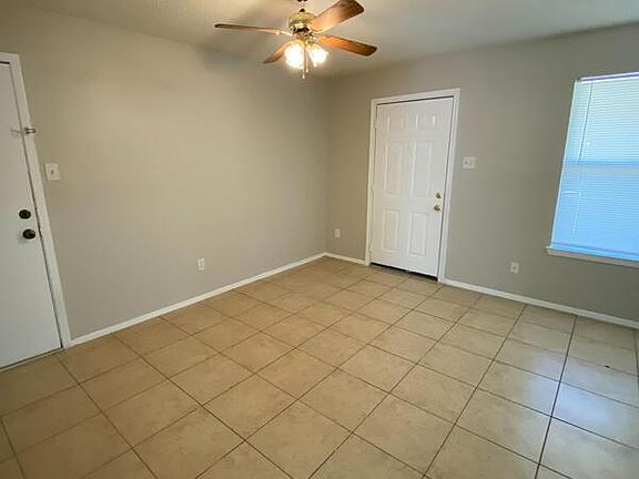4th image of 5519 Wellesley Ave #1