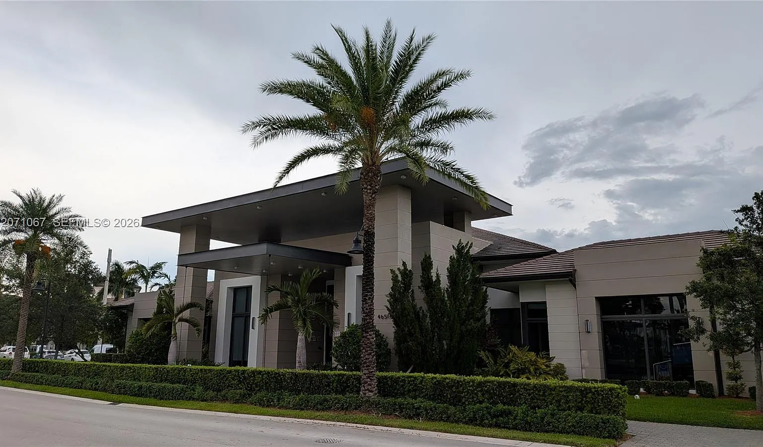 Downtown Doral South Phas — Photo 2