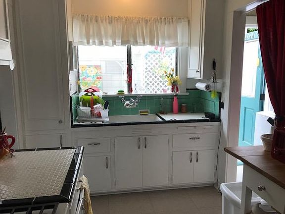 5th image of 1624 Garden St #8