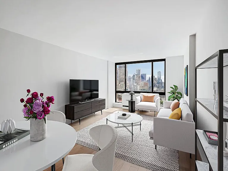 Columbus Cir #N20F — Photo 1