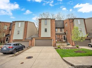 6936 W Fitzwater Rd, Brecksville, OH 44141