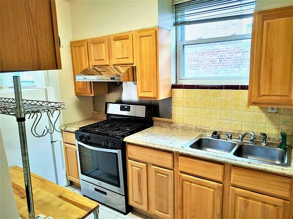 4th image of 6749 Clyde St #2