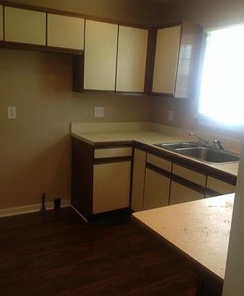 3rd image of 20824 Elroy Ave