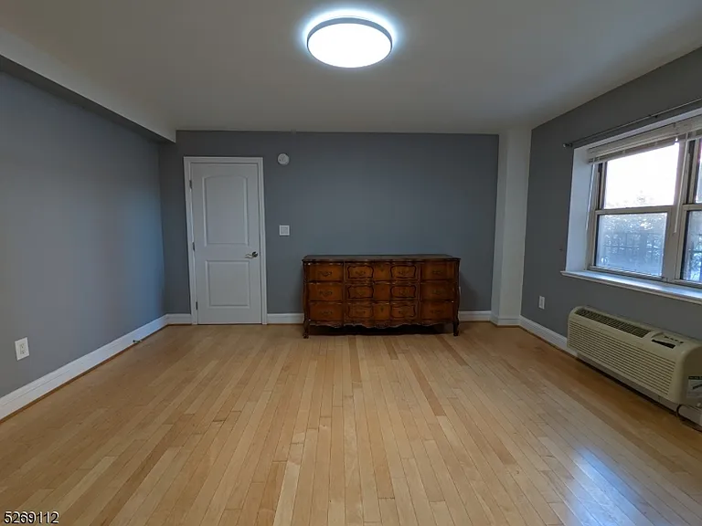 70 S Munn Ave #102 — Photo 3
