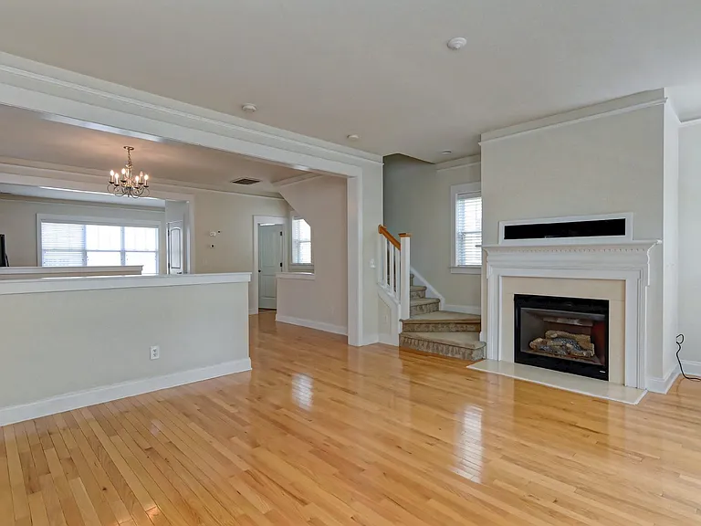 1912 Lela Ave — Photo 10